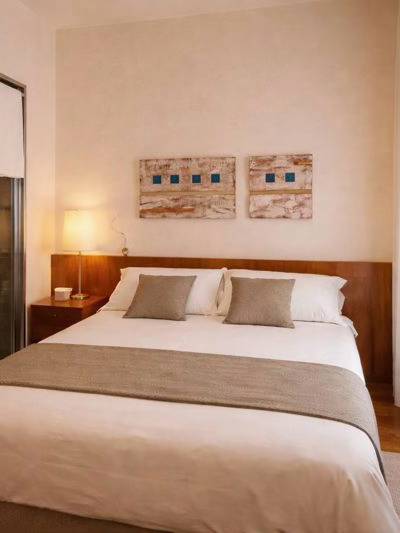 Intimate Single Room